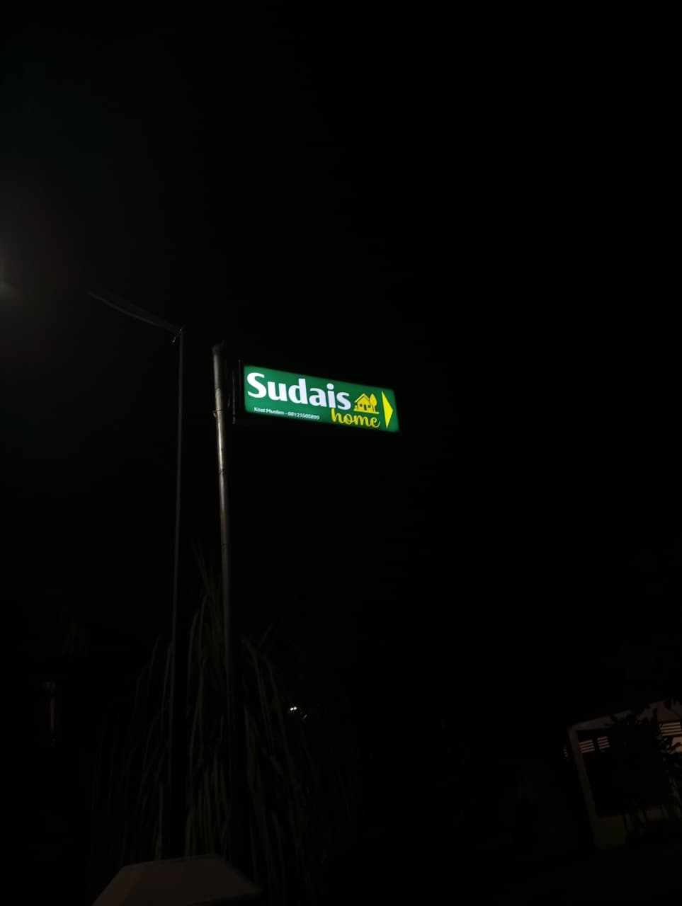 Papan nama Sudais Home